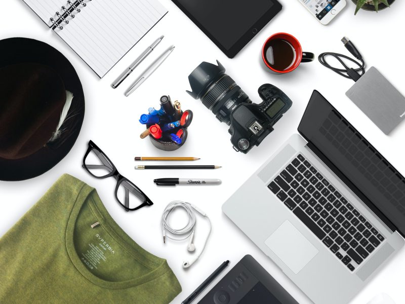 camera iphone-macbook-pro-office-62689-800x600